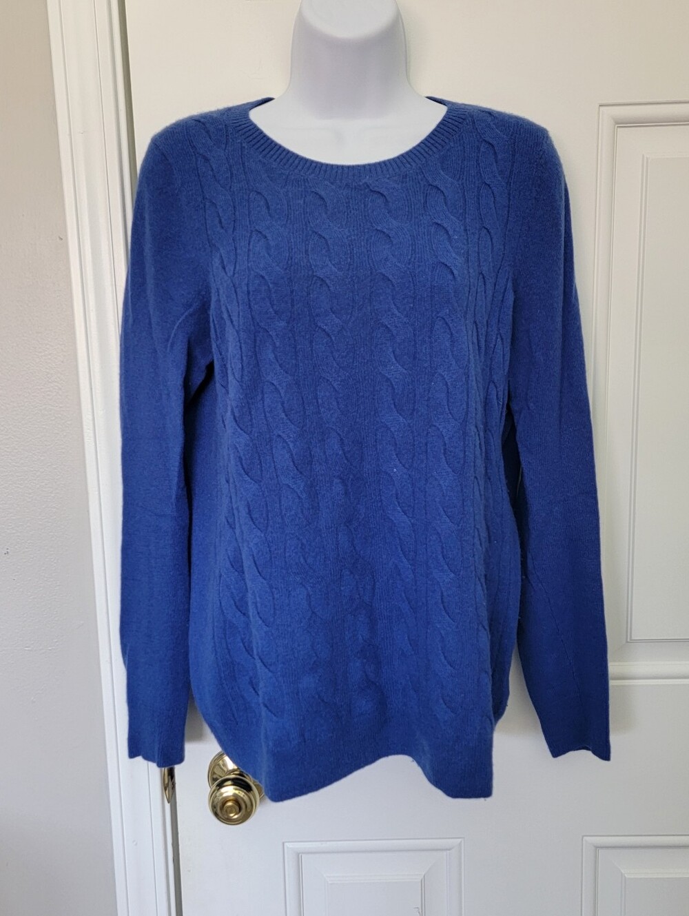 Talbots Cashmere Blue Cable Knit Crew Neck Pullover Sweater Women's Size Medium